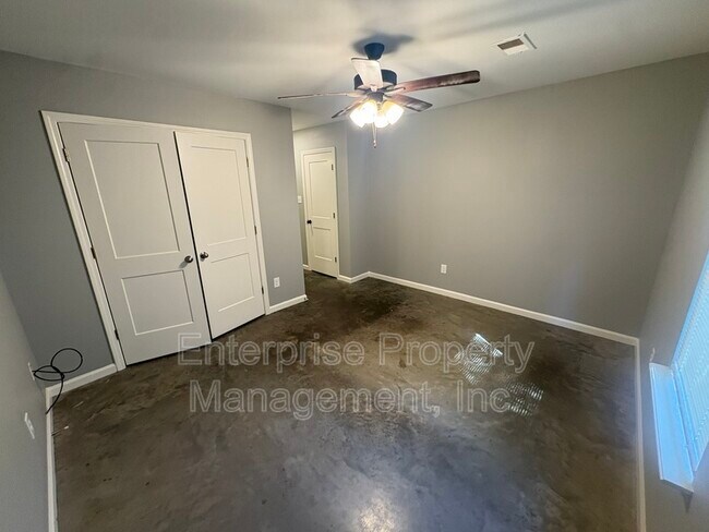 Building Photo - 3187 E Shirley Cir