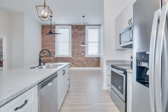 Building Photo - 2 Bedroom 1 Bath Apartment in Harlem