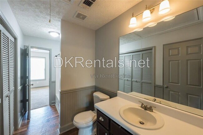 Building Photo - 207 Daventry Way