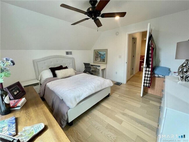 Building Photo - 84 Lawrence St