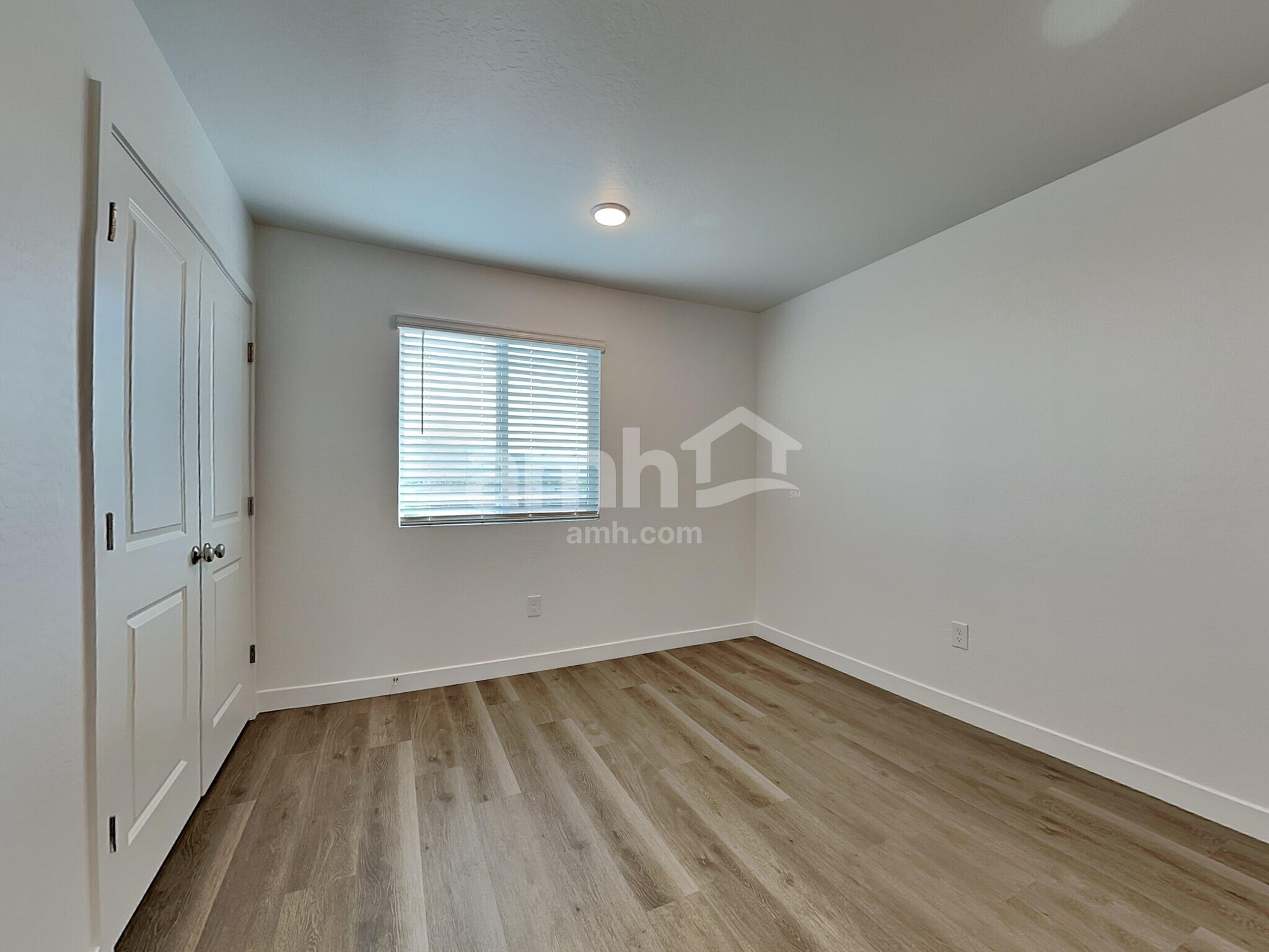 Building Photo - 9717 W Tamarisk Ave