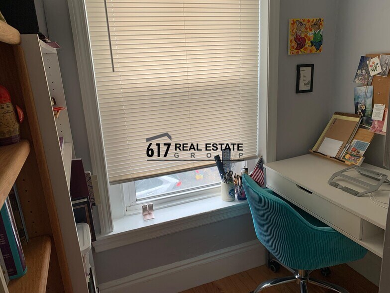 Building Photo - 14 Holmes St