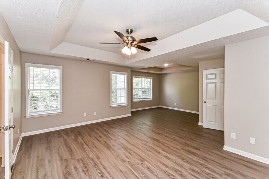 Building Photo - 7855 Clearview Cir