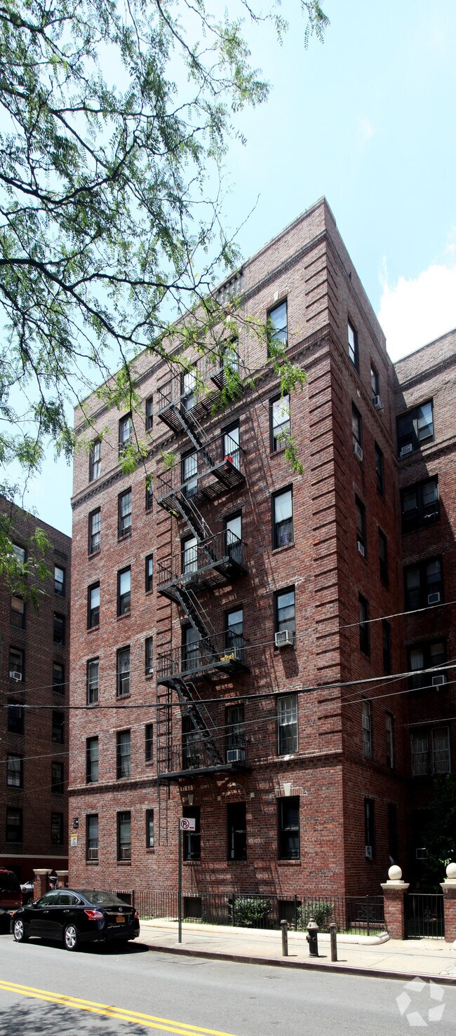 41-96 Gleane Street - The BroadMoor