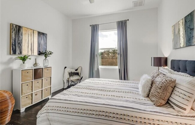 Building Photo - 2662 2nd St NW