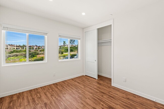 Building Photo - 1251-1253 Van Nuys
