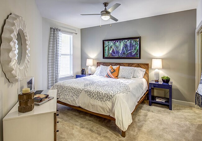 Building Photo - 2024 E 7th St