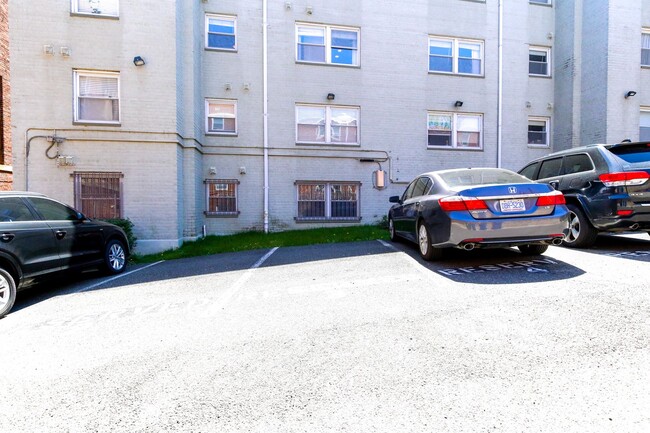 Building Photo - Stylish Condo in Hill East - Parking Space...