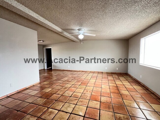 Building Photo - Two Bedroom Home