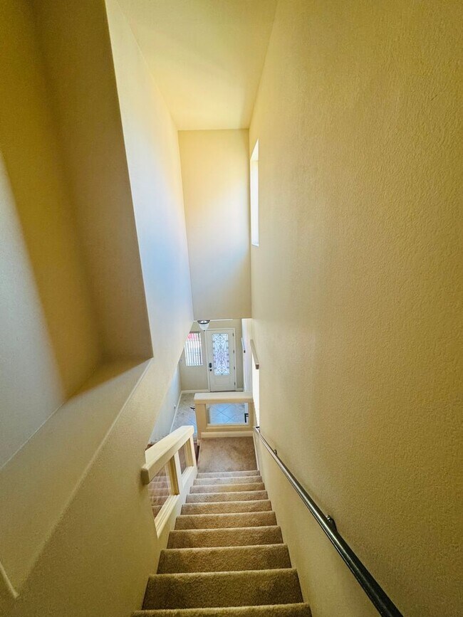 Building Photo - 4-bedroom house for rent in Highlands Ranch!