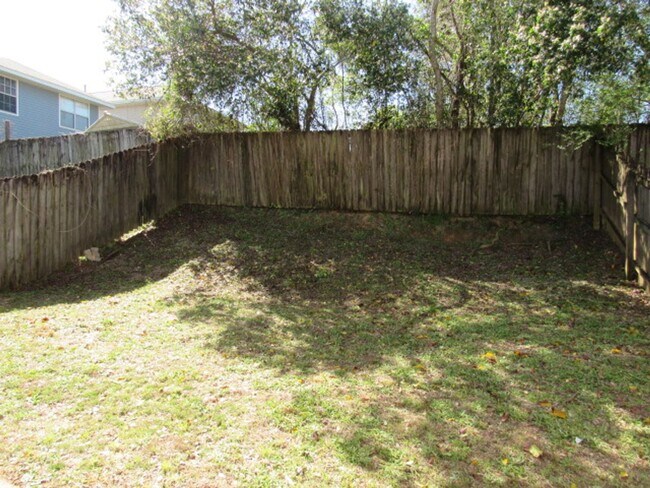 Building Photo - Centrally located with easy access to base...