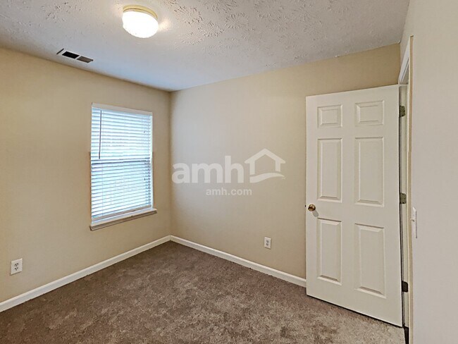 Building Photo - 4865 Lake Park Ln