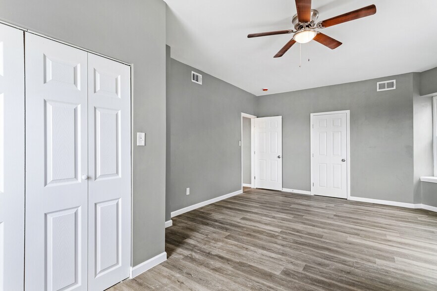 Building Photo - 5582 Pershing Ave