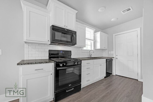 Building Photo - 2 Bed, 2 Bath Home Near TU