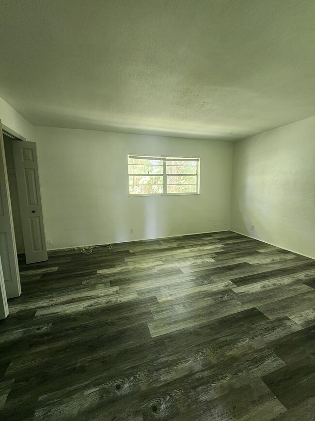 Building Photo - ** LIMITED SUMMERTIME SPECIAL / CALL FOR D...