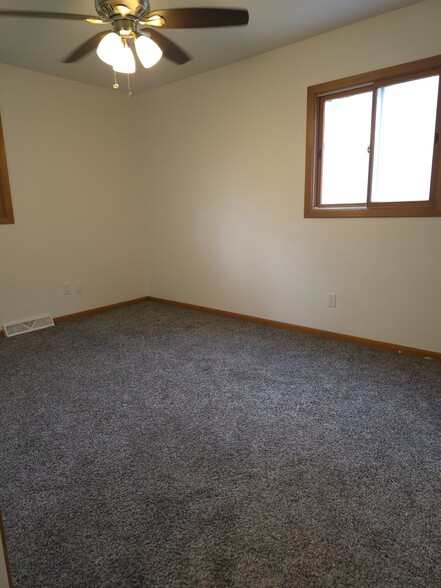 Building Photo - 417 7th Ave N