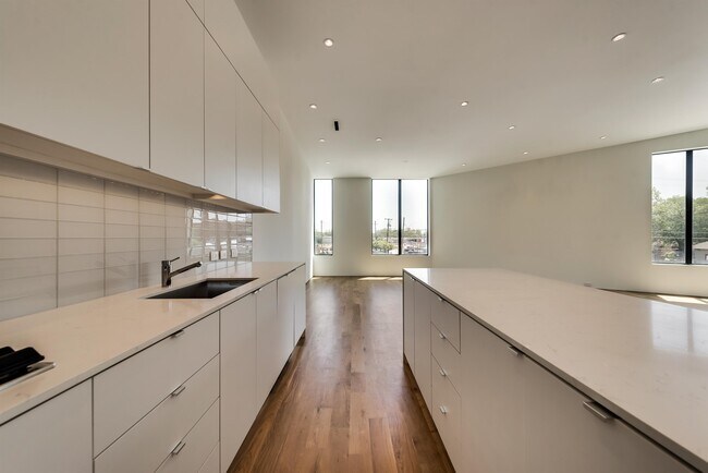 Building Photo - 1504 Burlew St