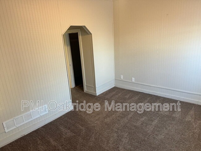 Building Photo - 321 E South St