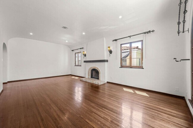 Building Photo - 6228-6228 W 6th St