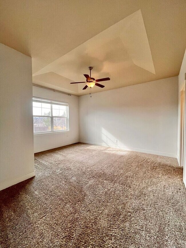 Building Photo - 3 Bedroom / 2.5 Bath Condo with 1 car attached garage in Fossil Lake Subdivision in Fort Collins, CO