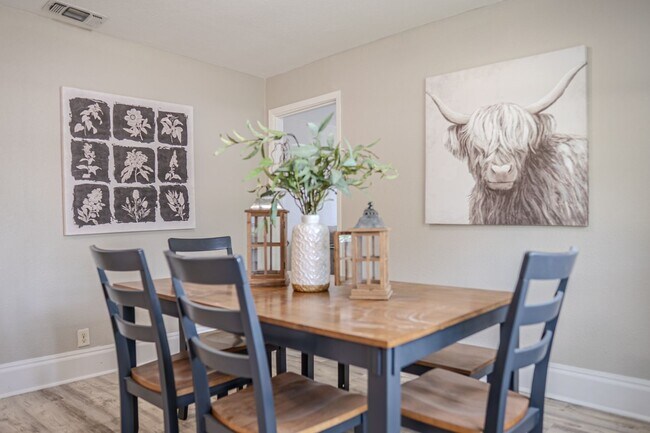 Building Photo - FREE DECEMBER RENT!!!! GORGEOUS REMODELED HOME!!!