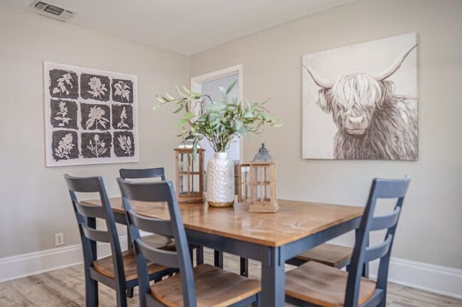 Building Photo - FREE JANUARY RENT!!!!!!!!!! $1,250 SPECIAL!!!!