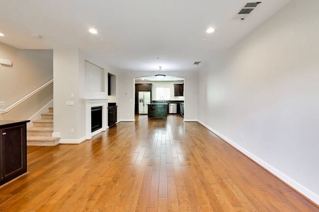 Building Photo - 485 Chagall St