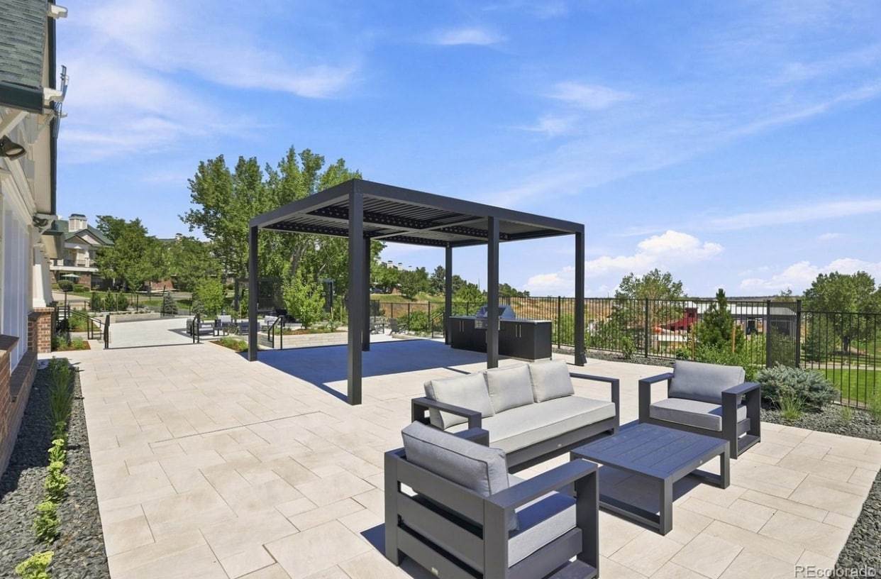 Building Photo - 2070 Shamrock Dr