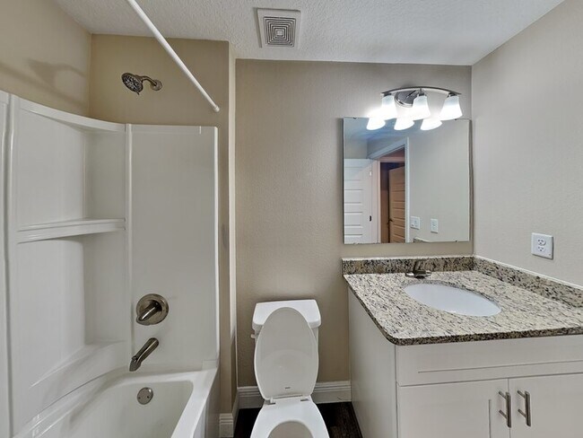 Building Photo - 904 W Rum Pl