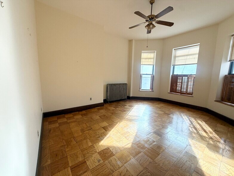 Building Photo - 145 Hillside St