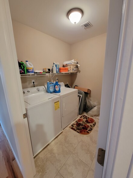 Laundry Room with storage - 21 Spencer Pl