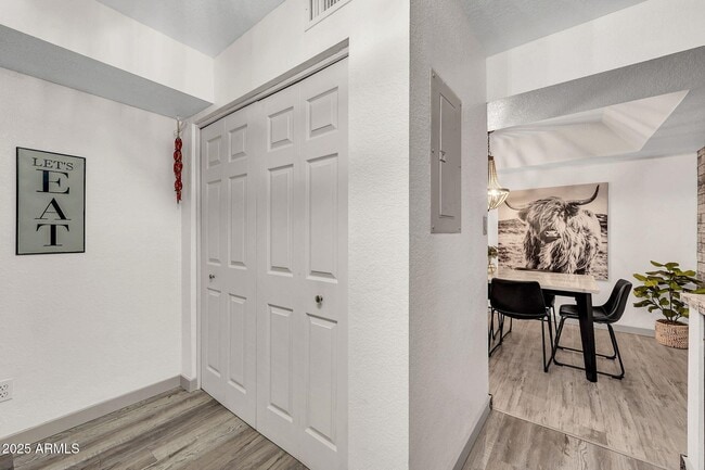 Building Photo - 8787 E Mountain View Rd