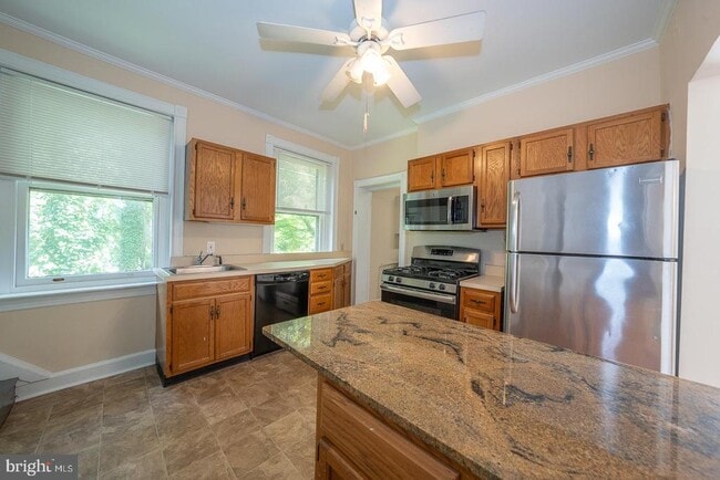 Building Photo - 211 Pennswood Rd