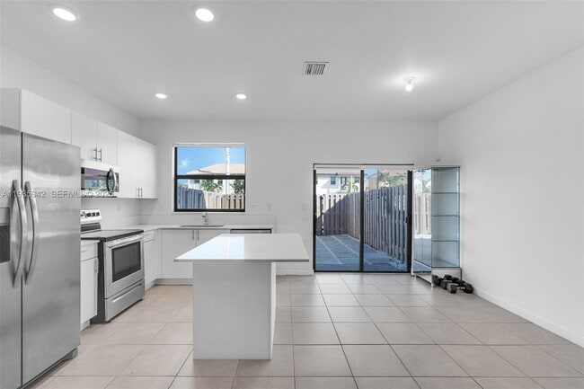 Building Photo - 24563 SW 117th Ct