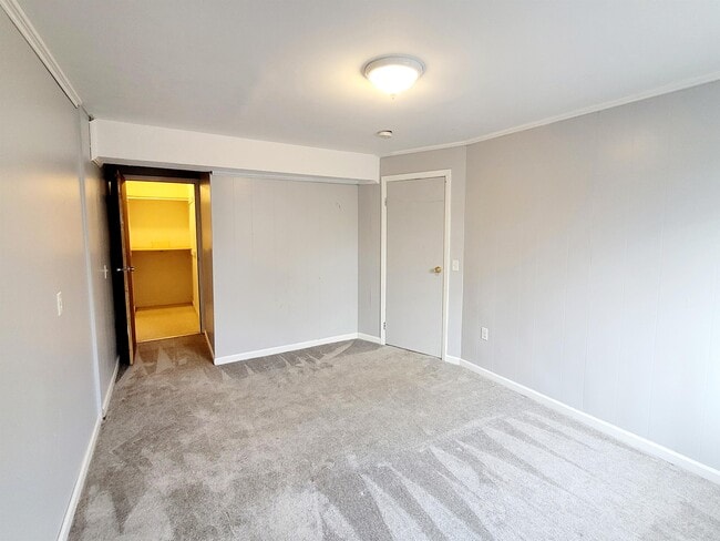 Building Photo - 6187 Blythefield Ave NE