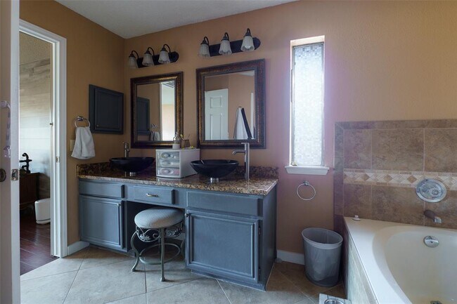 Building Photo - 6700 Carisbrooke Ln