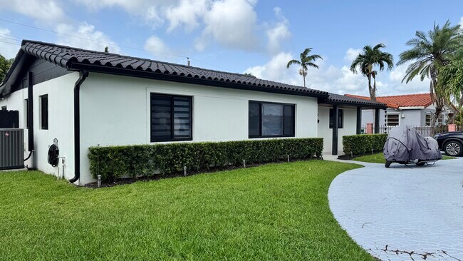 Building Photo - 9970 SW 13th Terrace