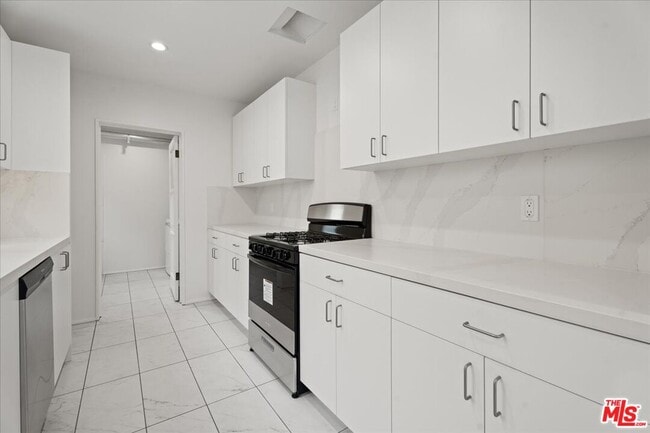 Building Photo - 207 S Reeves Dr