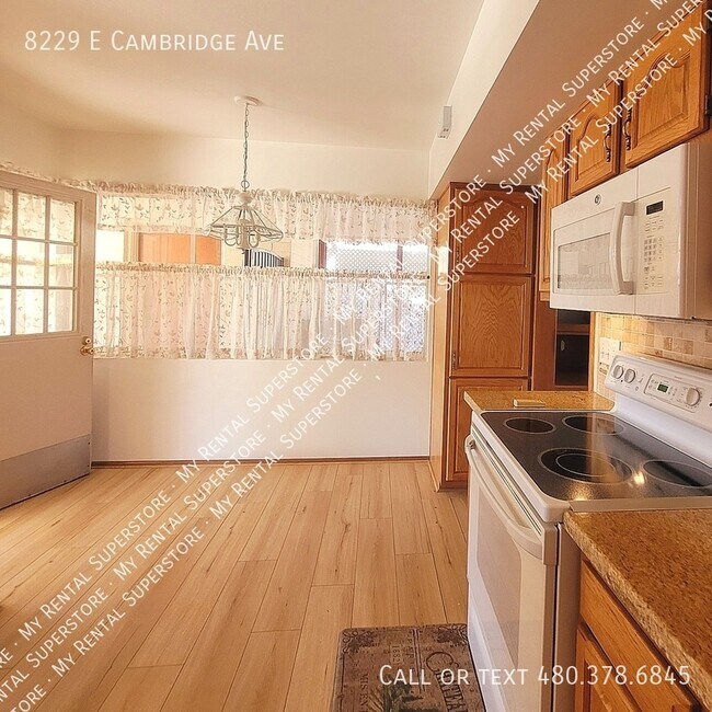 Building Photo - 8229 E Cambridge Ave