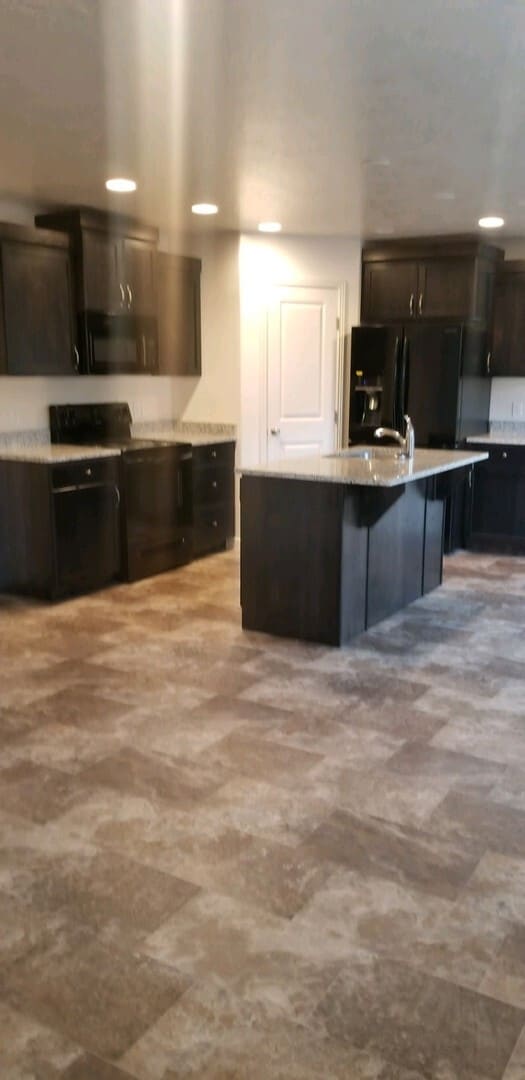 Building Photo - Town home in Little Valley Area. End Unit!!