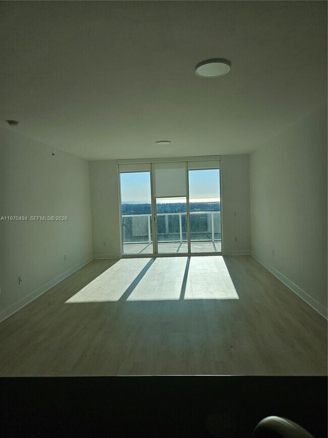 Building Photo - 15051 Royal Oaks Ln