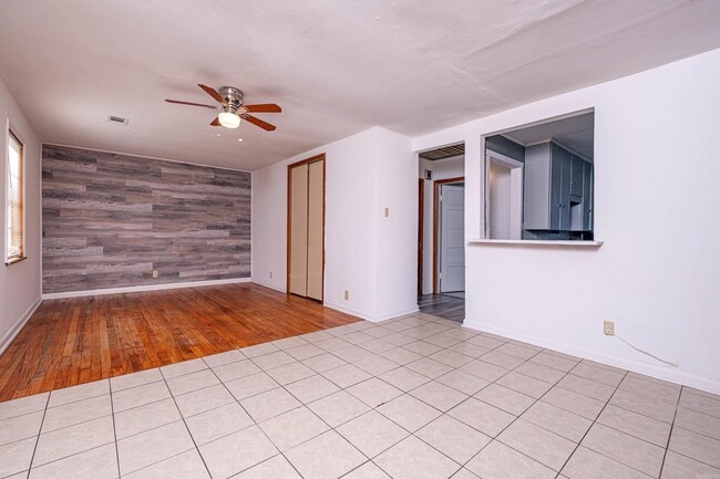 Building Photo - 1310 E North St