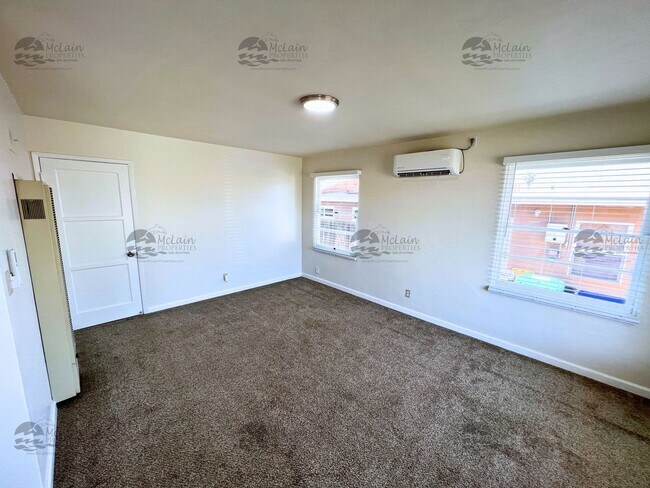 Building Photo - Newly upgraded 3 bd/1.5 bath with fenced yard