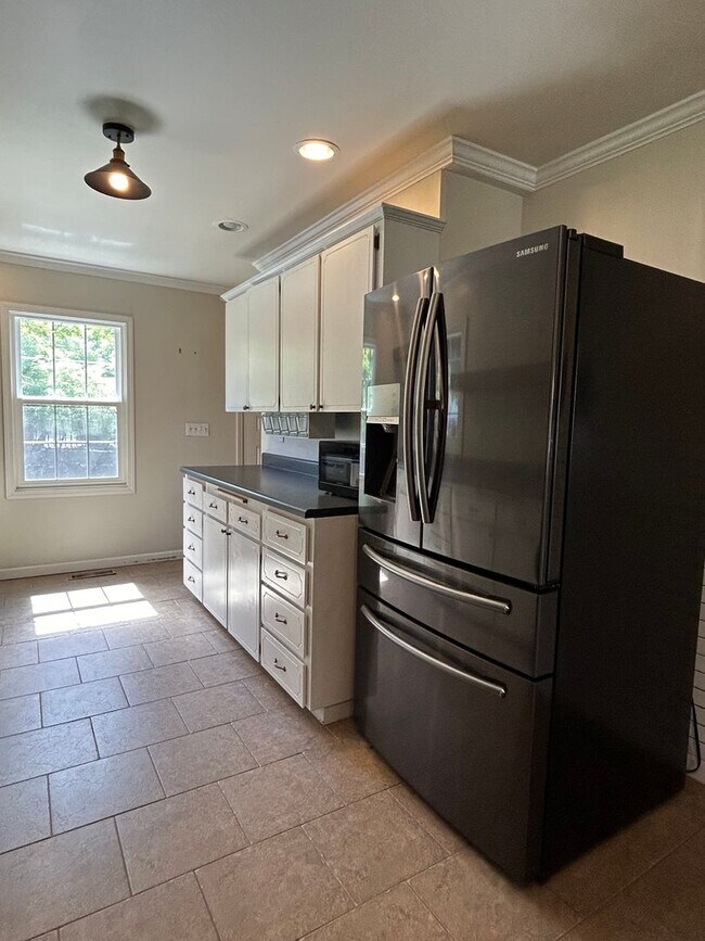 Building Photo - NEW LISTING In Desirable N. Richland Neigh...