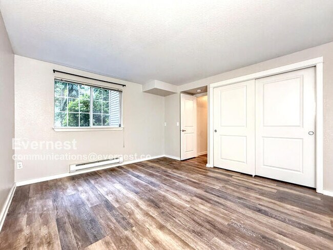 Building Photo - 916 3rd Ave