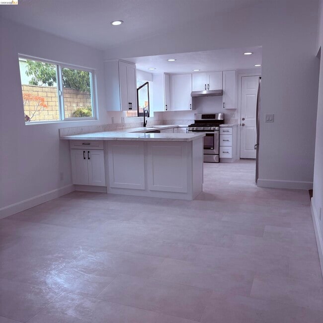 Building Photo - 1101 Hourglass Pl