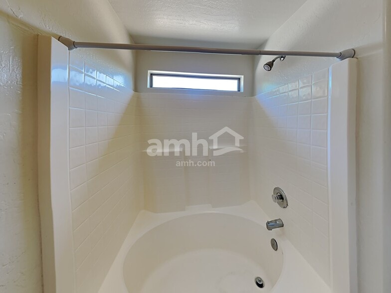 Building Photo - 69 E Coral Bean Dr