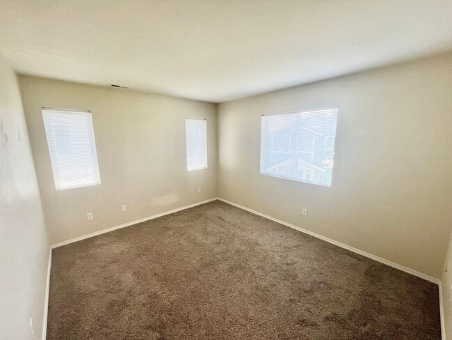 Building Photo - Spacious Condo Available Now!