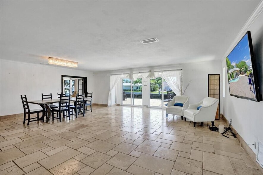 Building Photo - 3100 NE 56th Ct