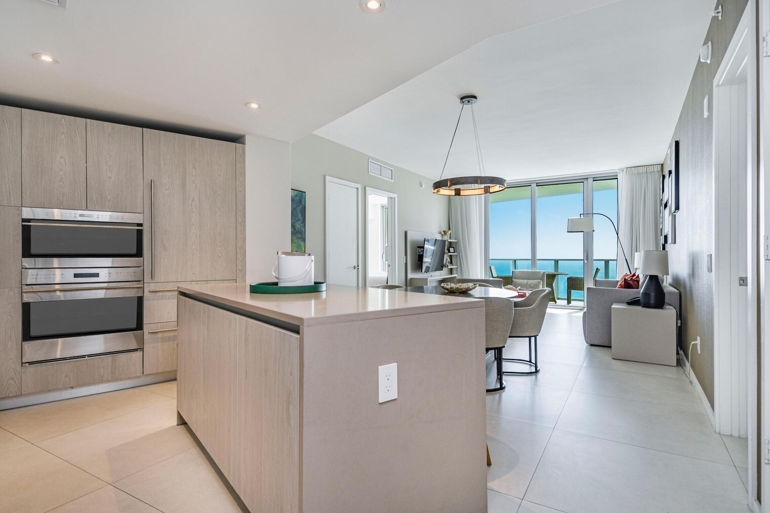 Building Photo - 4011 S Ocean Dr